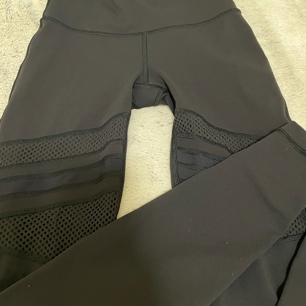 Gorgeous lululemon cut out mesh hi-rise leggings NWOT